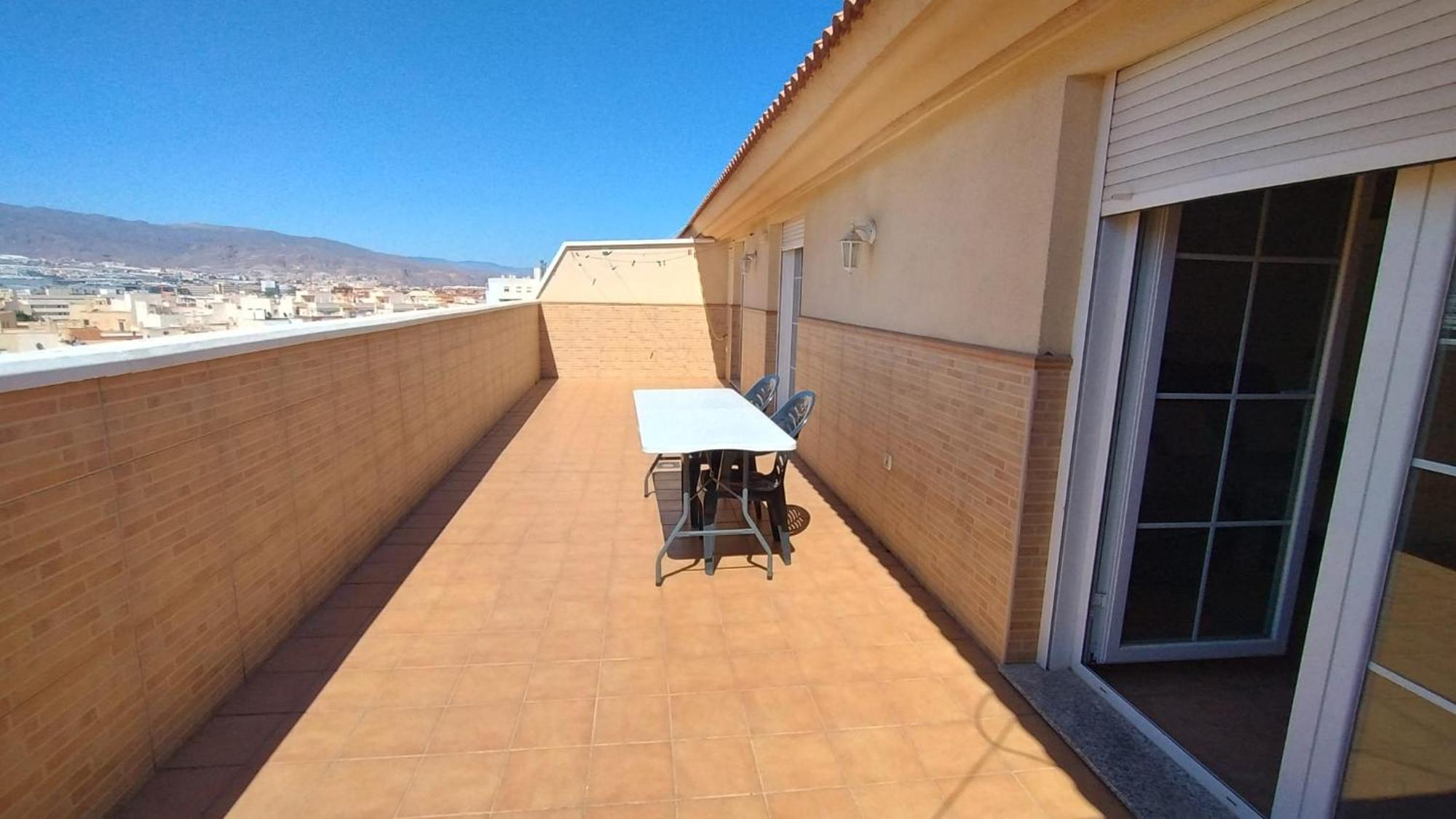 Atico Amplio Y Luminoso Zona Centro Garaje Solo Si Esta Disponible Appartement